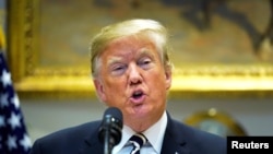 លោក​ប្រធានាធិបតី ដូណាល់​ ត្រាំ ថ្លែង​សុន្ទរកថា​ស្តី​ពី​បញ្ហា​អន្តោប្រវេសន៍ និង​សន្តិសុខ​ជាតិ នៅ​ក្នុង​សេតវិមាន រដ្ឋធានី​វ៉ាស៊ីនតោន កាលពី​ថ្ងៃទី១ ខែវិច្ឆិកា ឆ្នាំ២០១៨។