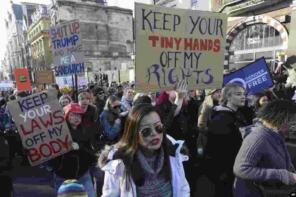 Para demonstran protes massal Women&#39;s March di London.&nbsp;(AP/Tim Ireland)