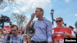 Aleksej Navalni tokom protesta u Moskvi uoči Putinove inauguracije