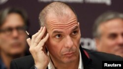 Menteri Keuangan Yunani Yanis Varoufakis menghadiri konferensi tahunan Institute for New Economic Thinking (INET) di Paris (9/4). (Reuters/Charles Platiau)