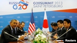 U.S. President Barack Obama (L) meets with Japanese Prime Minister Shinzo Abe (R) at the G20 Summit in St. Petersburg, Sept. 5, 2013.