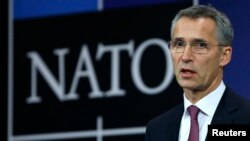 Sekretaris-Jenderal NATO Jens Stoltenberg berbicara pada pertemuan Menlu NATO di Brussels, Belgia (2/12).