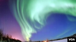 Aurora Borealis yang menjadi pemandangan menakjubkan, merupakan indikasi peningkatan kegaduhan di permukaan matahari.