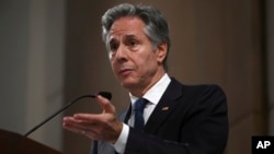 美国国务卿安东尼·布林肯2024年12月14日在约旦亚喀巴对媒体表示，美国一直与推翻叙利亚总统巴沙尔·阿萨德的叙利亚反政府武装组织保持直接接触。