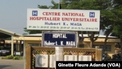 La devanture du plus grand hôpital du Bénin, à Cotonou, 8 juin 2017. (VOA/Ginette Fleure Adande)