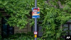 پوستر تبلیغاتی حزب راستگرای «آلترناتیو برای آلمان». 