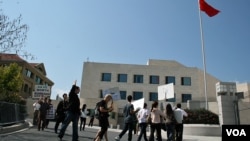 미국 워싱턴 주재 중국대사관 앞에서 중국의 탈북자 강제북송 중단을 촉구하는 집회가 열렸다. (자료사진)