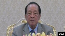 លោក​ឧបនាយក​រដ្ឋមន្ត្រី​ ហោ ណាំហុង​ និង​ជា​រដ្ឋមន្ត្រី​ការបរទេស