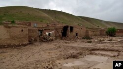 طالبان همچنان گفته است که قربانیان این رویداد، اعضای دو خانواده بودند که برای تفریح به یک ساحۀ کوهستانی رفته بودند.