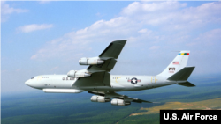 미 공군의 E-8C 정찰기.