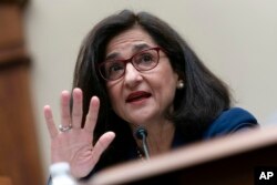 Predsjednica Columbia univerziteta Minouche Shafik svjedoči pred Komitetom za obrazovanje i radnu snagu na saslušanju na temu "Kolumbija u krizi: odgovor Univerziteta Kolumbija na antisemitizam" na Capitol Hillu u Washingtonu, 17. aprila 2024.