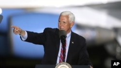 Le vice-président américain Mike Pence s'adresse à ses partisans le 24 octobre 2020 à Tallahassee, en Floride. 