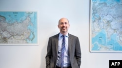 رابرت مالی، مذاكره کننده ایالات متحده در گفتگوها بر سر برنامه هسته ای ایران و مدیر گروه بین المللی بحران، در تصویری در سال ۲۰۱۸