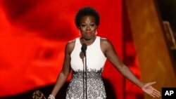 Viola Davis menerima penghargaan sebagai aktris utama terbaik dalam serial drama untuk “How to Get Away With Murder” pada Emmy Awards ke-67 (20/9). 