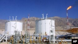 Kilang minyak di Iran, yang merupakan produsen minyak mentah dunia. (Foto: Dok)