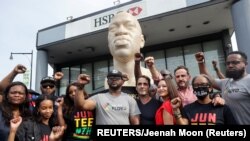 Otkrivanje biste Džordžu Flojdu, Afroamerikancu preminulom tokom policijskog privođenja 2020. u Mineapolisu (Foto:REUTERS/Jeenah Moon) 