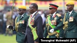 UMongameli Emmerson Mnangagwa, umsekeli wakhe uMnu. Constantino Chiwenga labakhokheli bebutho.