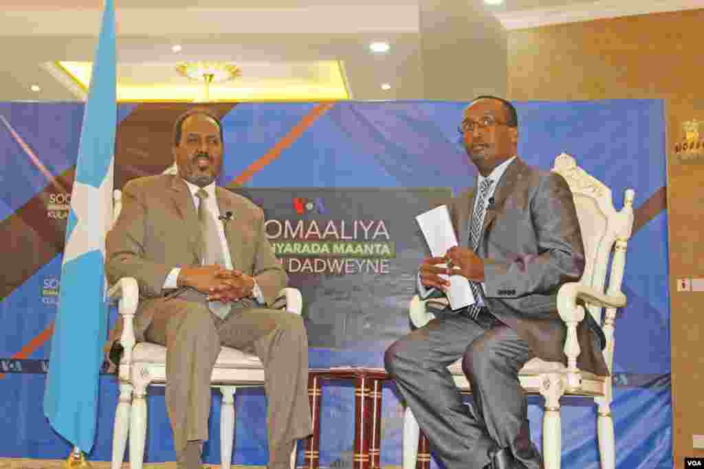 Somali President Hassan Sheikh Mohamoud took part in a town hall hosted by VOA&#39;s Somali service Saturday and moderated by journalist Abdul Hussein Osman, in Mogadishu.