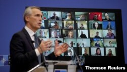 옌스 스톨텐베르그 나토 사무총장이 지난 15일 벨기에 브뤼셀에서 화상 기자회견을 했다.