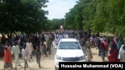 Mutanen da suke gudu daga harbe harben 'yan Boko Haram