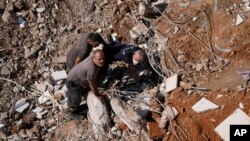 Enkaz altında kalan ceset ya da kurtulan olup olmadığı bilinmiyor. İsrail ordusu, saldırı hakkında açıklama yapılmadı. Saldırının hedefinin ne olduğu da bilinmiyor.