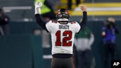 Kvoterbek Tampa Bej Bakanirsa Tom Brejdi slavi pobedu nad Grin Bejom u finalu NFC-a, u Viskonsinu (Foto: AP)