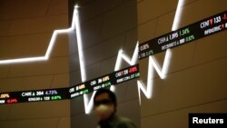 Indeks pasar saham di Bursa Efek Indonesia (BEI), di Jakarta, di tengah pandemi COVID-19, 8 September 2020. (REUTERS / Willy Kurniawan)
