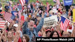 Magoya bayan Trump a Washington.