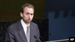 Pangeran Yordania Zeid Ra'ad Zeid-Al-Hussein saat memberikan sambutan dalam Sidang Dewan Umum PBB di New York, 12 Juli 2001 (Foto: dok).