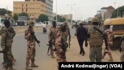 L'une des principales rues de N'Djamena, le 6 janvier 2020. (VOA/André Kodmadjingar)