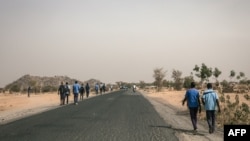 Route de Mokolo à Maroua, Région de l'Extrême-Nord, Cameroun, le 20 février 2018.