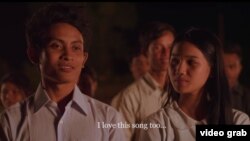 តួអង្គនៅក្នុងខ្សែភាពយន្ត​រឿង«‍តន្ត្រី​ជីវិត» ដែលត្រូវបានចាក់បញ្ជាំងជូនសាធារណជននៅនៅ​រោងភាពយន្ត Bow Tie Cinemas​ ក្នុង​ទីក្រុង Reston រដ្ឋ​ Virginia កាល​ពី​ថ្ងៃ​ទី​២១ ខែ​កុម្ភៈ ឆ្នាំ​២០១៩។