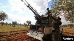 Rebel fighters man an anti-aircraft weapon at the front line against forces loyal to Syria's President Bashar al-Assad in Ratian village, north of Aleppo, Feb. 17, 2015. 