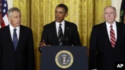 7일 차기 국방장관과 중앙정보국 국장에 각각 척 헤이글 전 네브라스카 상원의원(왼쪽)과 존 브레넌 백악관 대테러 국토안보 보좌관(오른쪽)을 지명한 바락 오바마 대통령.