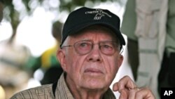 Former US President Jimmy Carter visits a polling station in Juba in southern Sudan, 13 Apr 2010 (file)