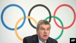Le président du Comité international olympique, Thomas Bach, est vu lors d'une conférence de presse au siège du CIO à Lausanne, en Suisse, le 9 juillet 2014.