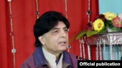 Menteri Dalam Negeri Pakistan Nisar Ali Khan memberikan keterangan kepada wartawan di Kallar Syedan, Sabtu (14/1).