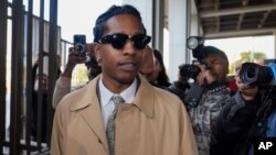 Rape A$AP Rocky rive nan Sant Jistis Kriminel Clara Shortridge Foltz la nan Los Angeles, 29 Janvye 2025. 