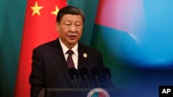 រូបឯកសារ៖ ប្រធានាធិបតី​ចិន​លោក Xi Jinping ថ្លែង​នៅក្នុង​ពិធី​បើក​កិច្ច​ប្រជុំ​នៃ​វេទិកា​កិច្ចសហប្រតិបត្តិការ​ចិន​និង​អារ៉ាប់ នៅទីក្រុងប៉េកាំង ប្រទេសចិន​ កាលពីថ្ងៃទី៣០ ខែឧសភា ឆ្នាំ២០២៤។ (Tingshu Wang/Pool Photo via AP)