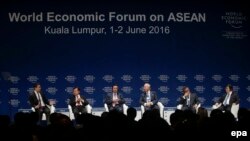 រូបឯកសារ៖ ប្រមុខរដ្ឋមន្ត្រី​ជាន់ខ្ពស់​នៃ​បណ្តាប្រទេស​នៅ​តំបន់​អាស៊ីអាគ្នេយ៍​ចូលរួម​ក្នុង​វេទិកាសេដ្ឋកិច្ច​ពិភពលោក​ស្តី​ពីអាស៊ាន នៅ​ទីក្រុង​កូឡាឡាំពួរ ប្រទេស​ម៉ាឡេស៊ី កាលពី​ថ្ងៃទី១ ខែមិថុនា ឆ្នាំ២០១៦។ 