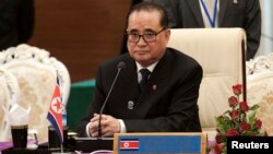 지난 8월 미얀마에서 열린 아세안 지역안보 포럼에 참석한 리수용 북한 외무상이 회의 시작을 기다리고 있다. (자료사진)