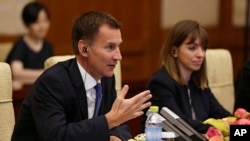 Le ministre britannique des Affaires étrangères, Jeremy Hunt, à Beijing, le lundi 30 juillet 2018. (Photo AP / Andy Wood)
