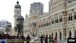 Polisi di Kuala Lumpur menutup jalan-jalan utama untuk menggagalkan rapat umum menuntut reformasi pemilu.