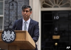 នាយករដ្ឋមន្ត្រីចាញ់ការបោះឆ្នោតលោក Rishi Sunak ថ្លែង​សុន្ទរកថា​នៅ​ក្រៅ​ការិយាល័យ​នាយករដ្ឋមន្ត្រី នៅក្រុងឡុងដ៍ ចក្រភពអង់គ្លេស នាថ្ងៃទី ៥ ខែកក្កដា ឆ្នាំ ២០២៤។