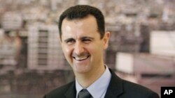 Le président syrien Bashar Assad, à droite, lors d'une réunion à Damas, en Syrie, en mars 2008.