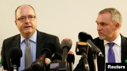 Geneva's Attorney General Olivier Jornot, left, and Francois Schmutz, head of Criminal Investigation Police, discuss the arrest of two people on terror charges, in Geneva, Switzerland, Dec. 12, 2015. 