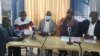 Les membres de la société civille exigent l'évacutaion sanitaire du général Mokoko, emprionné à Brazzaville, le 6 juillet 2020 (VOA/Arsène Séverin)