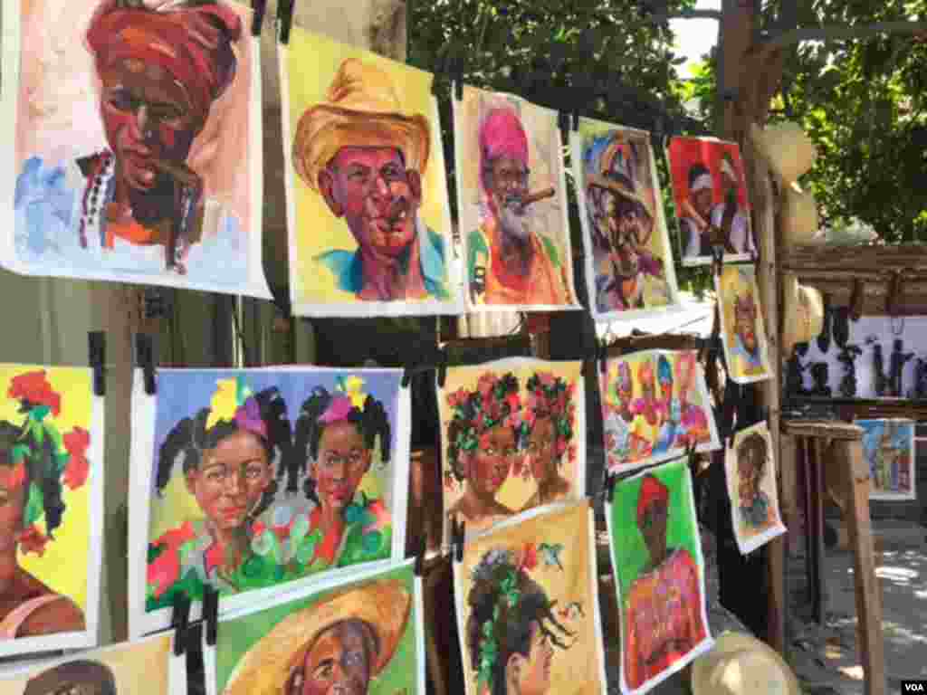 An artist, who displays his art for sale on the street, says he is glad the tension between the U.S. and Cuba is coming to an end, Aug. 13, 2015. (Celia Mendoza/VOA)