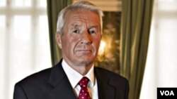 Pemerintah Tiongkok mengecam pemberian hadiah Nobel Perdamaian oleh Komite Nobel Norwegia kepada pembangkang Liu Xiaobo.