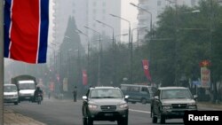 북한 평양 거리의 자동차들. (자료사진)